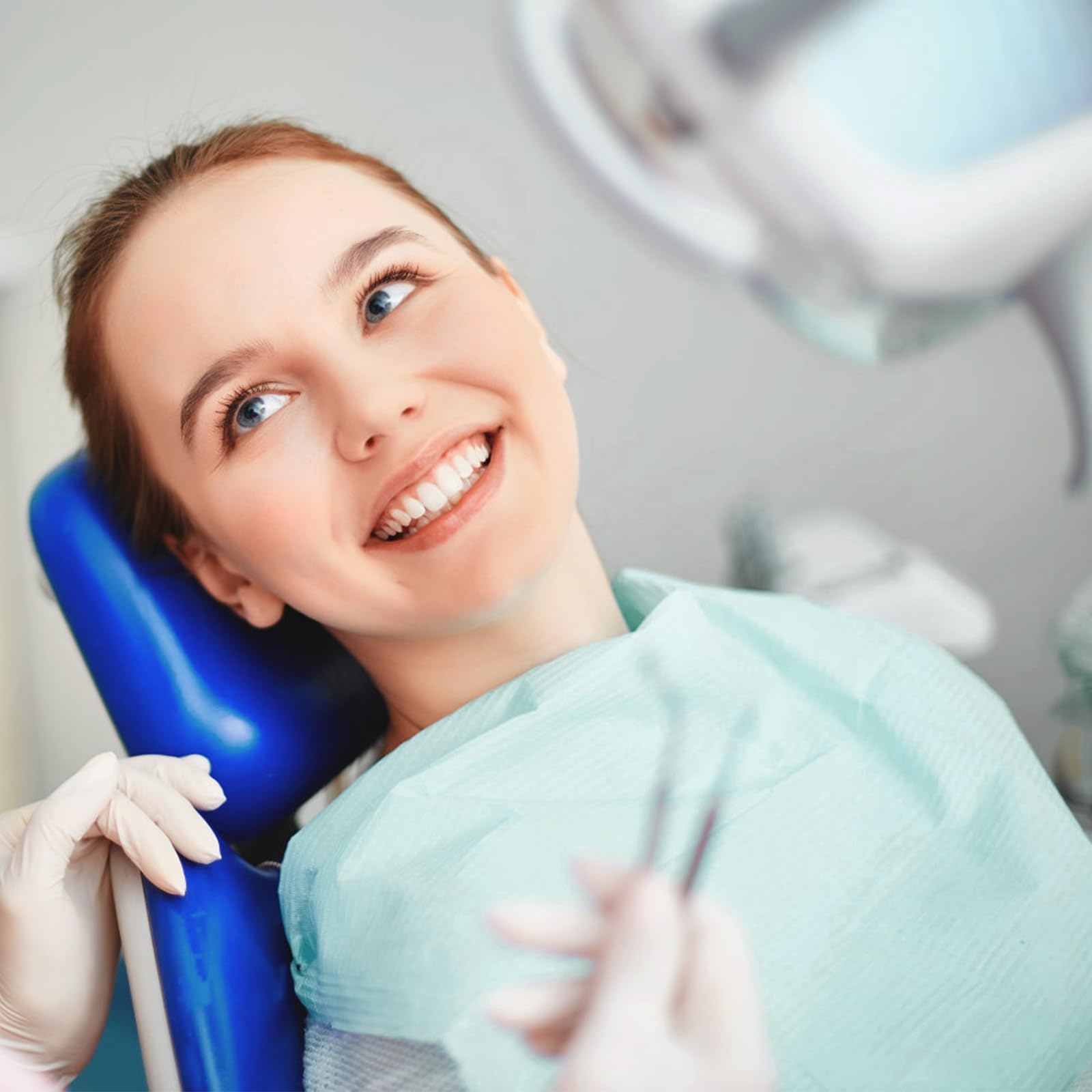 30 Stück Einweg Zahnarzt Lätzchen Aus Holzzellstoffpapier Und Kunststofffolie Wasserdicht Und Absorbierend Ideal Für Dentalanwendungen Himmelblau