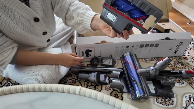 【新品】Dyson V8 PLUS 付属品付き Watch Unboxing Dyson V8 Plus Cordless Vacuum on Amazon Live