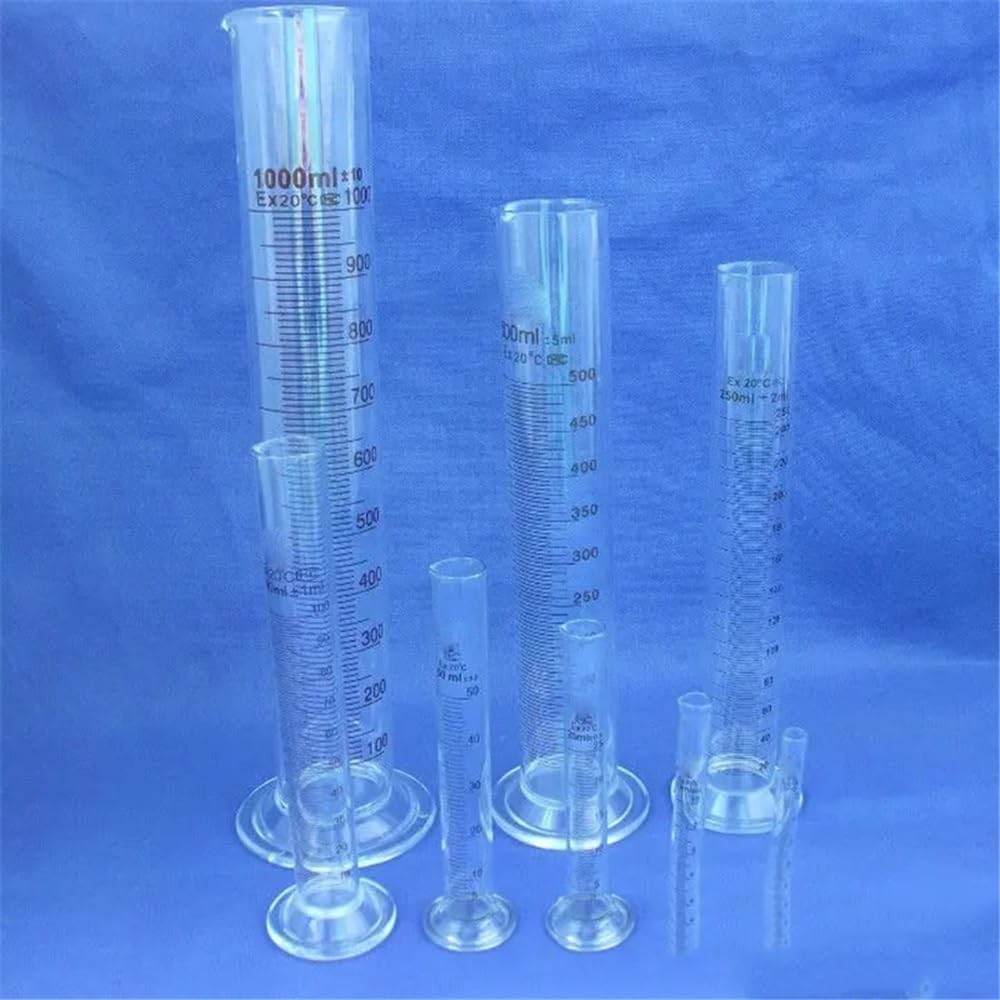 Misurazione di laboratorio. Cilindro graduato in vetro da 250 ml