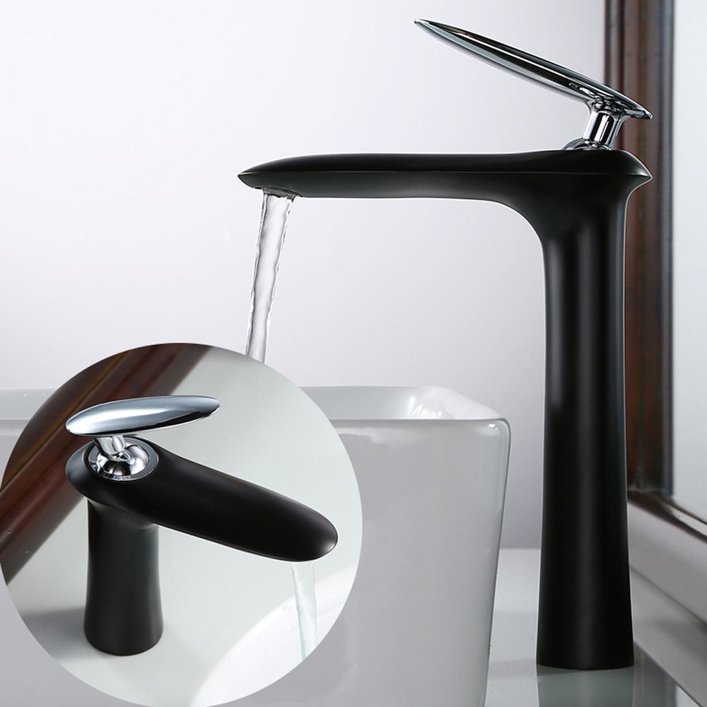 Robinet de salle de bain en laiton jaune au design contemporain