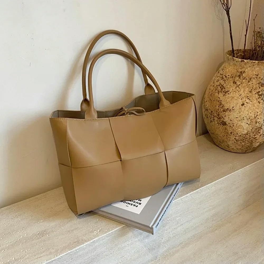 Sac à bandoulière tissé au design de créateur et finitions mode