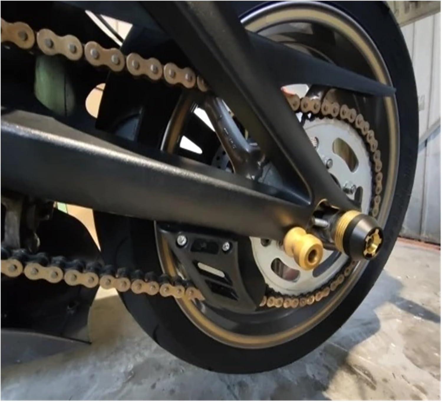 Lower Chain Guard Shark Fin for Yam&aha R1 R6 R7 R3 MT-09 MT-03 MT-07 FZ1 FZ8 stators Protector Case