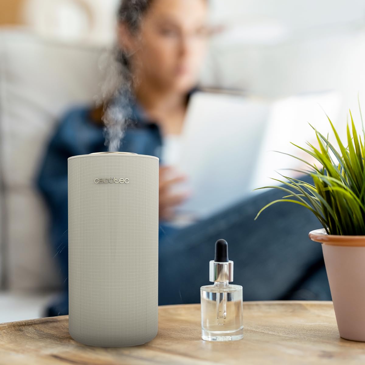 Cecotec PureAroma 3000 Sound Ultradźwiękowy nawilżacz powietrza z dyfuzorem zapachowym 10 ml, głośnik Bluetooth, bezprzewodowe ładowanie, 8h timer, 3 tryby pary, kolorowe światło LED, aromaterapia