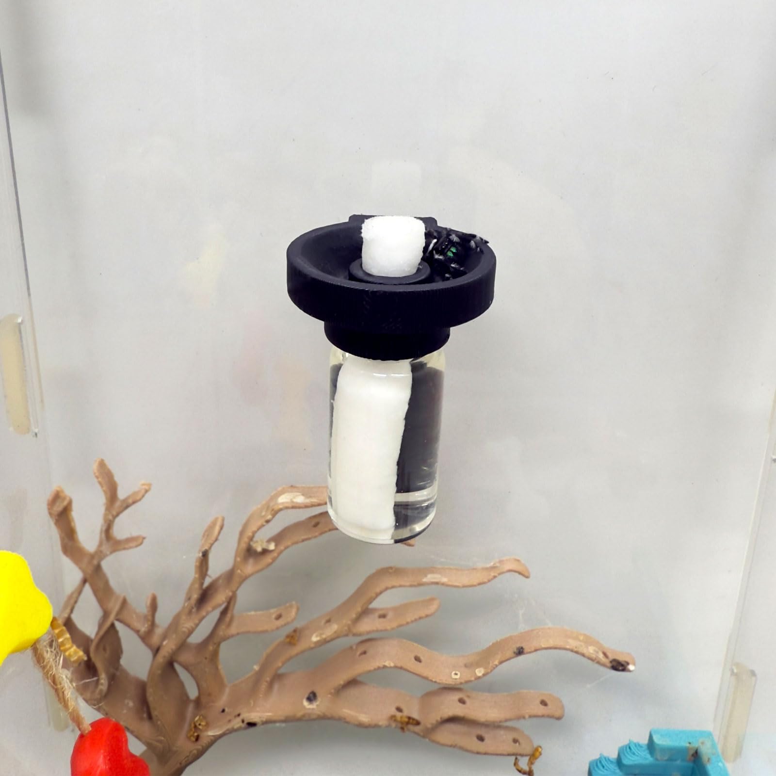 Jumping Spider Water Dispenser, Magnetic Hanging Feeder,Suitable for Jumping Spiders,Tarantulas, Praying Mantises,Arboreal Animals, and Other Small Animal Enclosure Accessories (Wood Color, 5ML) — view 13