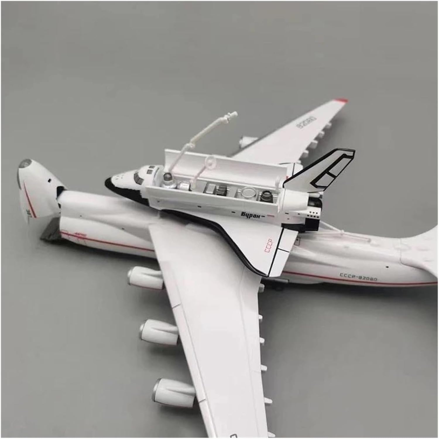 1: 200 for Airplane AN-225 ANTONOV Model Collector's Showcase Gift Enthusiasts Hobby Playgame Kit