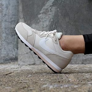 NIKE スニーカー　25cm ウィメンズ　MD ランナー2 Amazon | Nike (ナイキ) レディース MD ランナー 2 ランニング