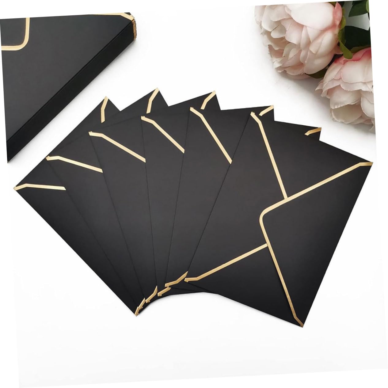 50 Elegante Schwarze Grußkartenumschläge aus Papier mit V-klappe und Goldrand Reißfest für Einladungen und Besondere Anlässe