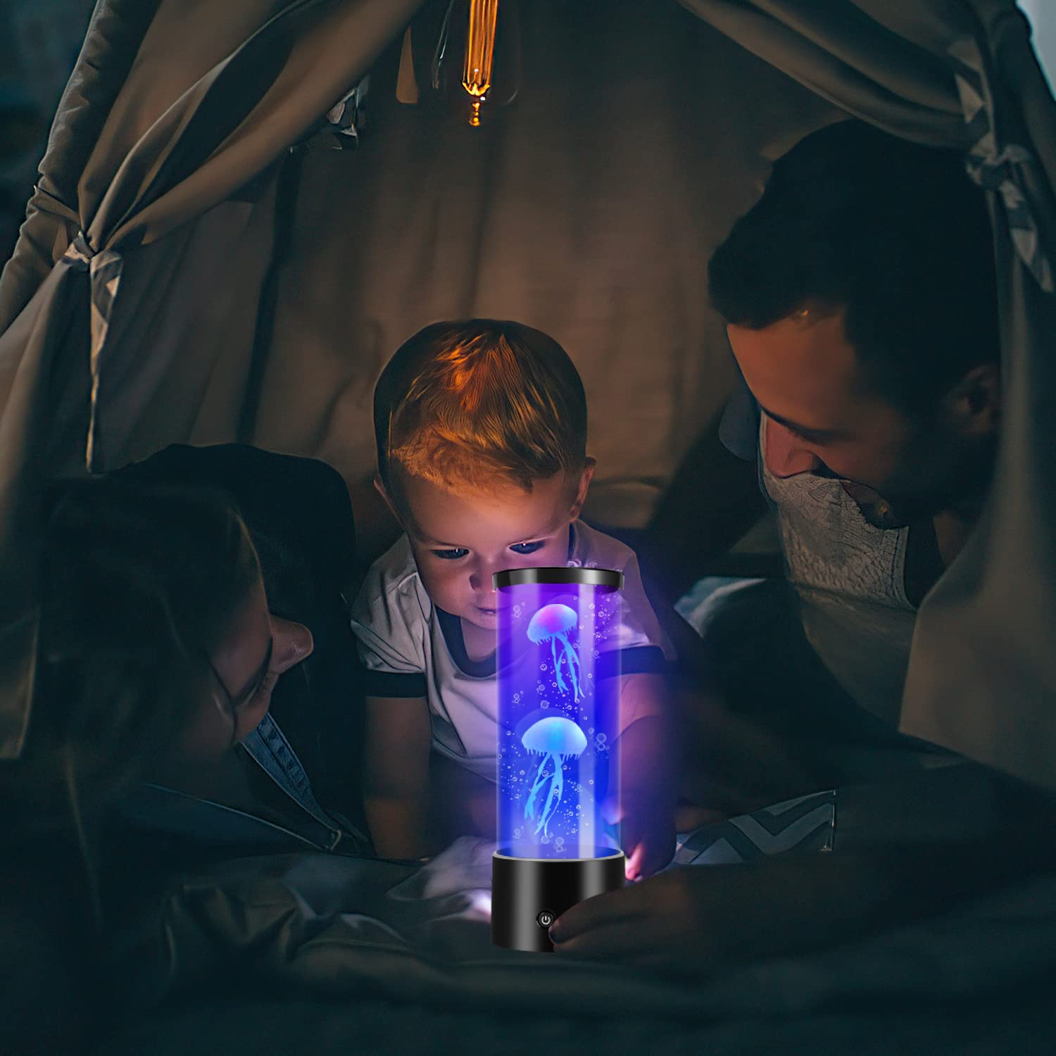 Global Gizmos 55229 - Lampada a forma di medusa per acquario, LED che cambia colore, luce sensoriale calmante, alimentazione USB o a batteria, ideale per bambini e adulti Global Gizmos 55229 - Lampada a forma di medusa per acquario, LED che cambia colore, luce sensoriale calmante, alimentazione USB o a batteria, ideale per bambini e adulti