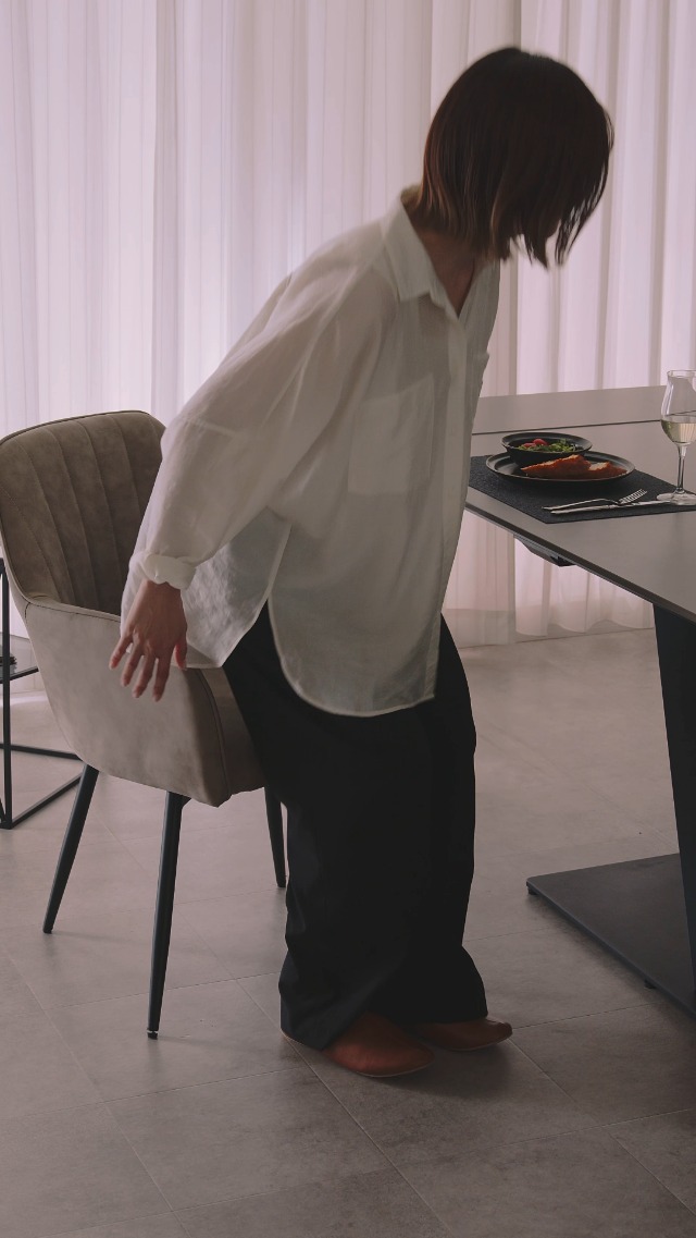 Amazon｜SAKODA ターナ ダイニングチェア 椅子 肘付き 回転チェア PU