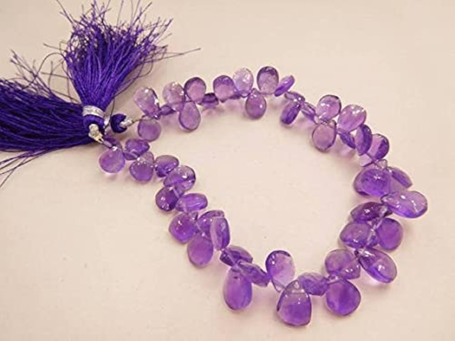 Améthyste naturelle taillée en poire pour création bijoux haut de gamme