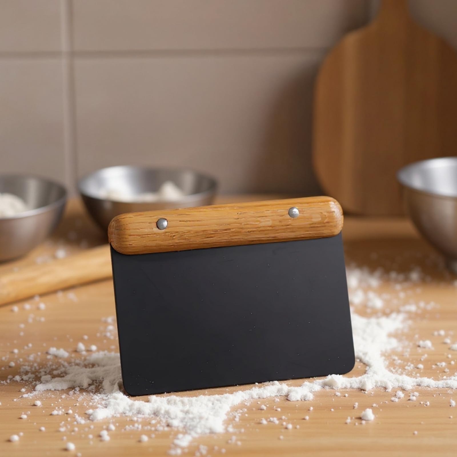 Coupe-pâte à manche en bois, lame en acier inoxydable noircie, raclette de plan de travail, coupe pizza renforcé par rivets, léger pour la maison et la pâtisserie