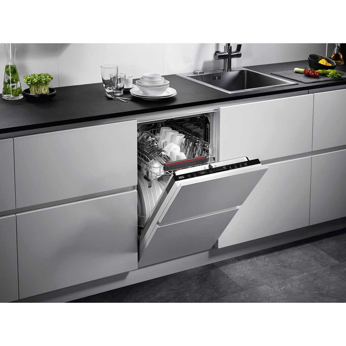 AEG FSE73407P Vollintegrierter-Geschirrspüler / 45cm / AirDry - perfekte Trocknungsergebnisse / D / energiesparend / Besteckkorb / QuickSelect Display / Startzeitvorwahl / Wasserstopp / extra leise