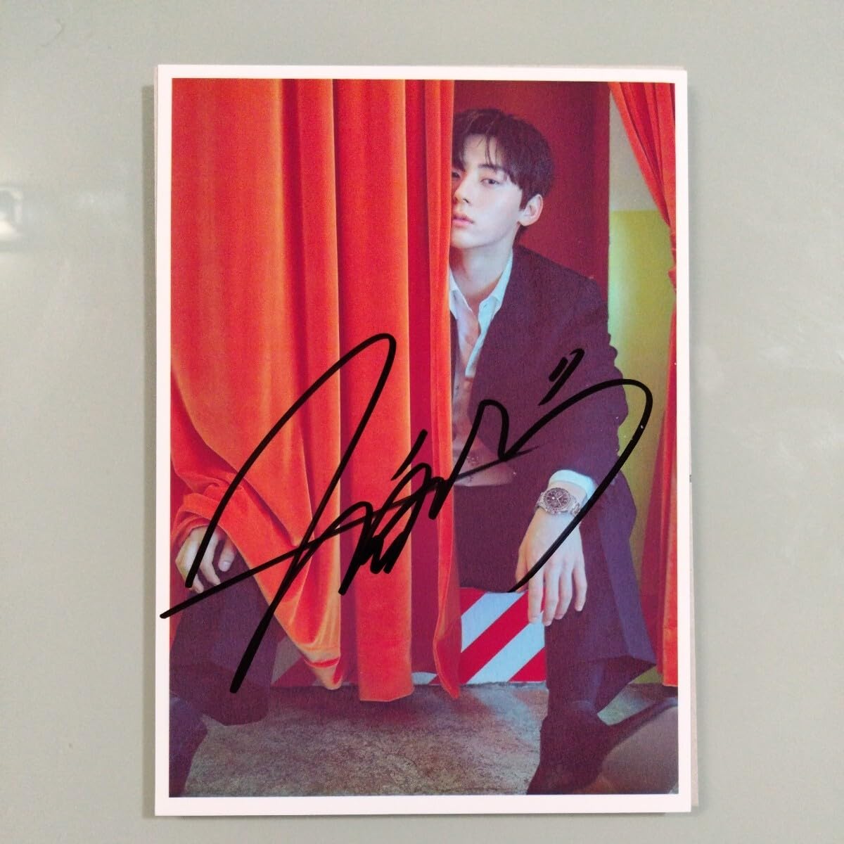 Amazon.co.jp: ファンミンヒョン直筆サイン入り2Lサイズ写真…男性  