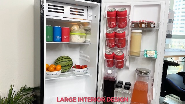 エリエリ@迅速発送 冷蔵庫 Amazon.com: Frigidaire EFR323 3.2 cu ft Compact Fridge, Mini