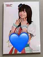 スクールアイドルミュージカル ブロマイド 若槻ミスズ役 西葉瑞希 直筆サイン入り 西葉瑞希扮する若槻ミスズ。 - 「ラブライブ！」シリーズ初の