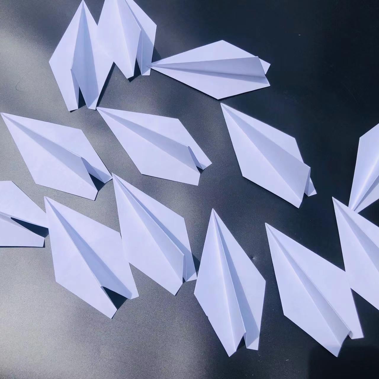 100PCS Premade White Origami Paper Airplane Folded Origami Planes for Wedding Party Supplies Plane Themed Kids Birthday Baby Shower Party Table Centerpiece Children's Day Decorations (White)