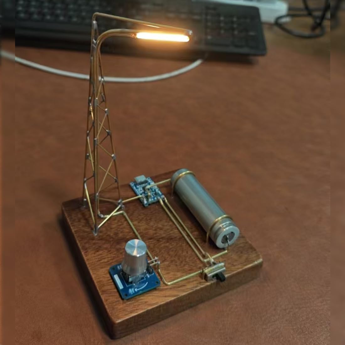 Mini Desk Lamp Model, DIY Metal Wire Sculpture Five-Vane Industrial-Style Desk Lamp Kit with LED Lights, Hand Soldering Tabletop Night Light