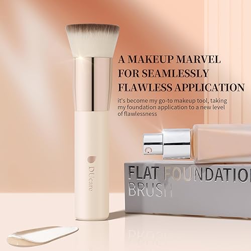 Vista 4 de DUcare Brocha de base, cepillo Kabuki de parte superior plana, cepillo de maquillaje profesional sintético, mezcla de líquidos, polvo mineral, Beige