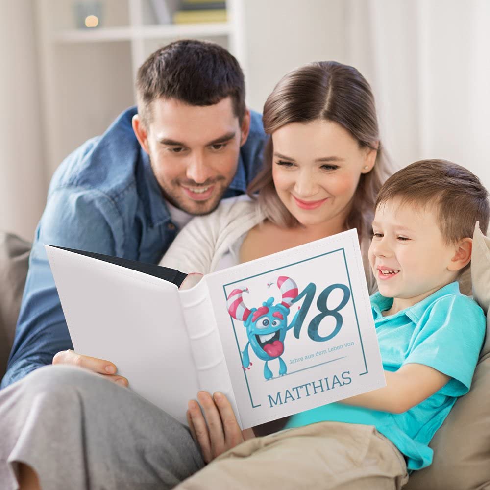 Maverton Fotoalbum zum Selbstgestalten mit Aufdruck - für 240 Fotos 10x15-60 schwarze Seiten - Größe 33x30cm - Weiß - personalisierte Geschenke für Herren - Geburtstagsgeschenk