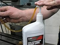 Vista 3 de Bomba de Cuarto de Galón de Fluidos Lubrimatic 55001 de Plews, Adecuado para Botellas de Cuarto de Galón Estándar.