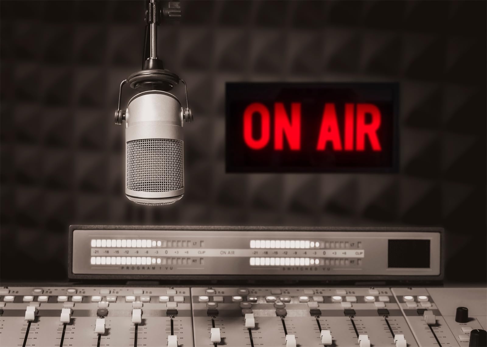 BELECO 4.6x3m Stoff-Hintergrund Professionelles Mikrofon – On Air“-Schild, Radiostudio, TV-Show, Nachrichtensprecher, Mischpult; Hintergrund für Reporter-Interviews, Videoaufnahmen und Fotoshootings