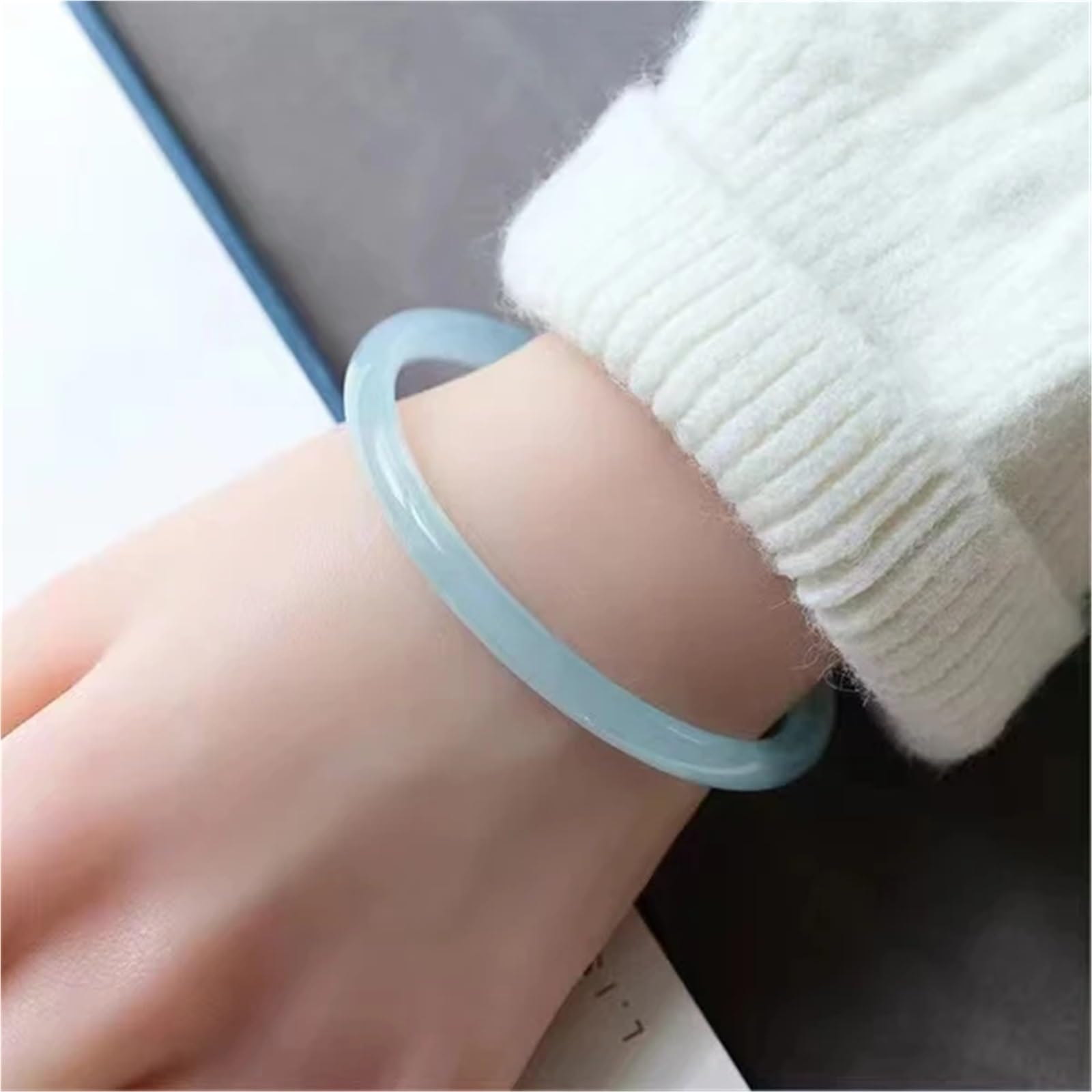 Brazalete de Barra Redonda de calcedonia Natural, Pulsera de Tira Estrecha de ágata Azul Agua, joyería Fina for Mujer(54-56mm)