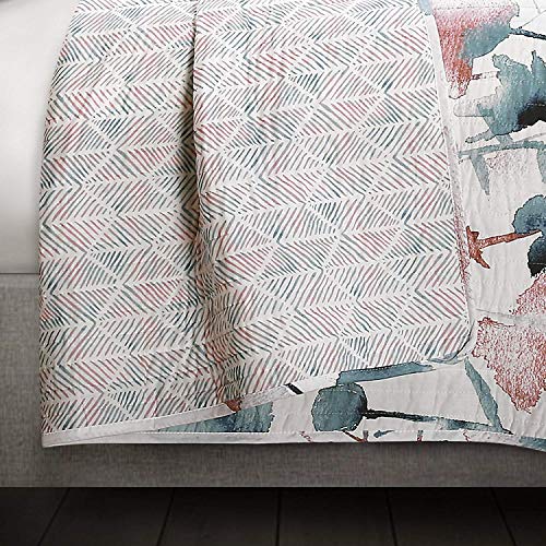 Evite un dormitorio apagado con el juego de ropa de cama reversible de flores azul 6