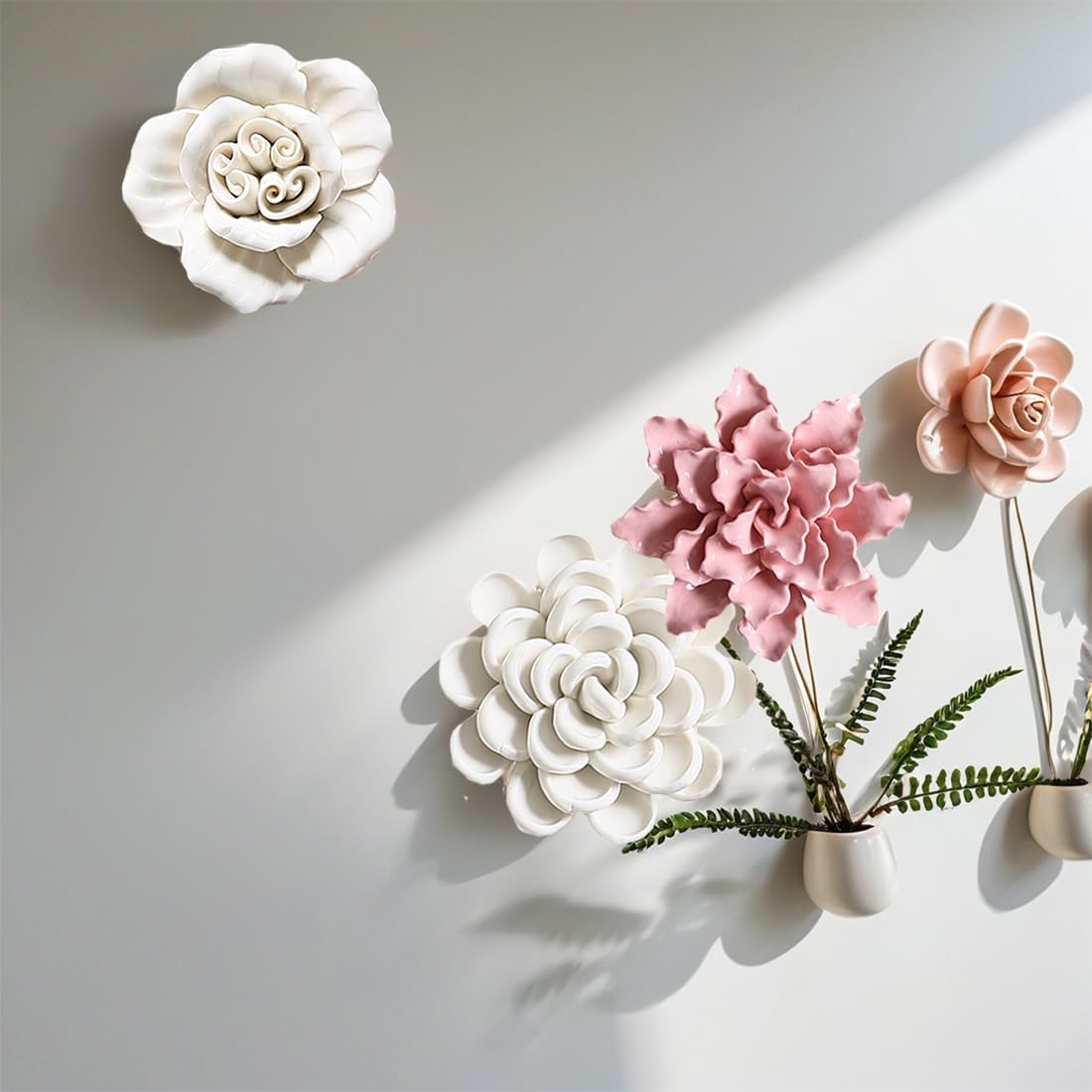 Keramikblumen-Wanddekoration, handgefertigte Rosen-Kunstblume für Wohnzimmer, Zuhause, Flur, Schlafzimmer, Küche, Bauernhaus, Badezimmer, Esszimmer, Weihnachtsstern, weiß, 11,9 cm