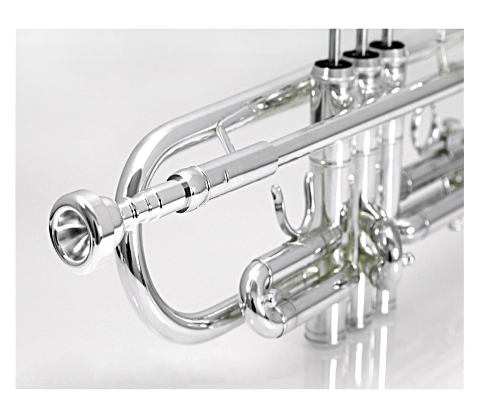 trąbka instrument Posrebrzana trąbka B dla początkujących profesjonalnego egzaminu na poziomie podstawowym. Zachodni instrument dęty