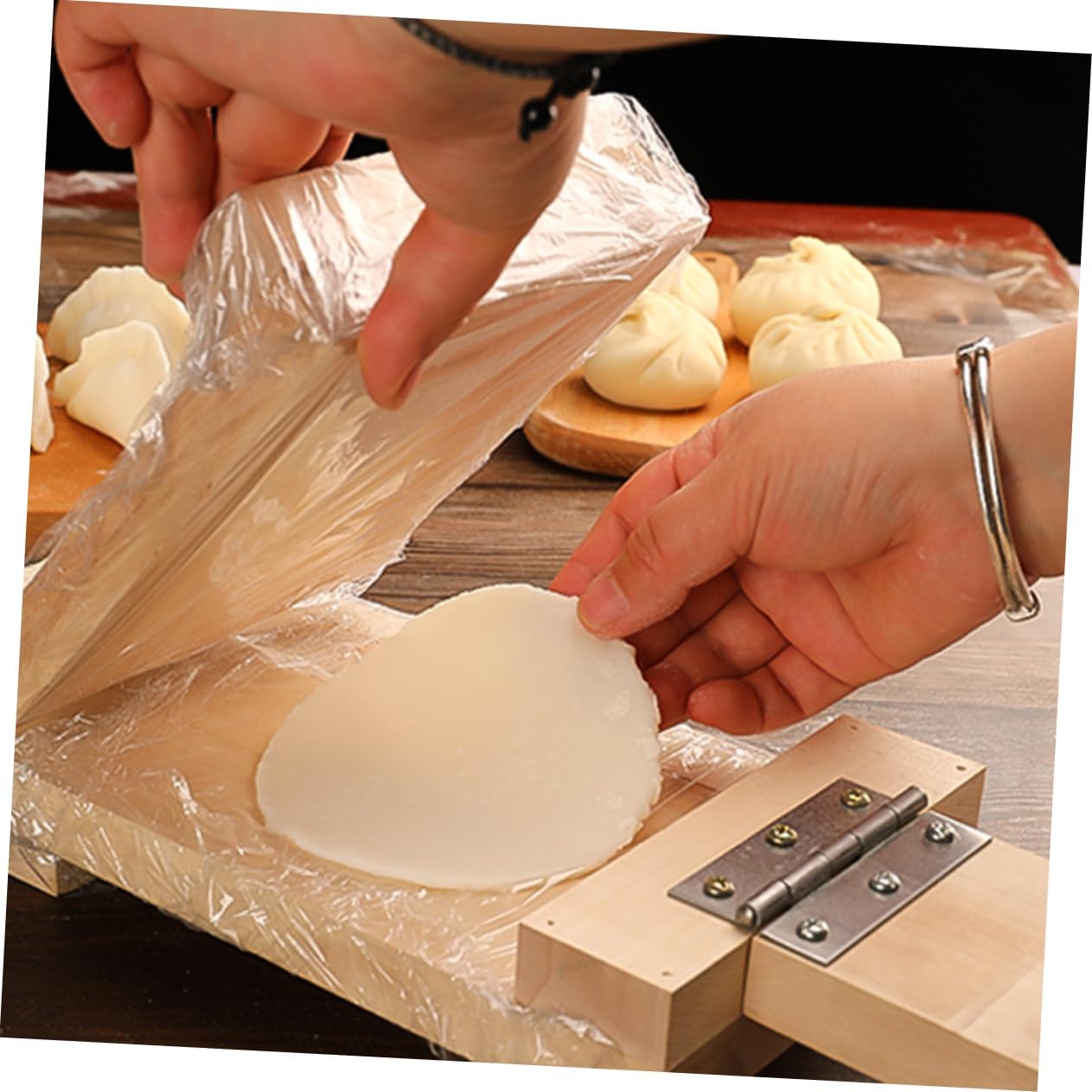 Simple Operation Dumpling Skin Maker Kitchen Pressing Tool Maker Mould for Biscuits and Wrappers