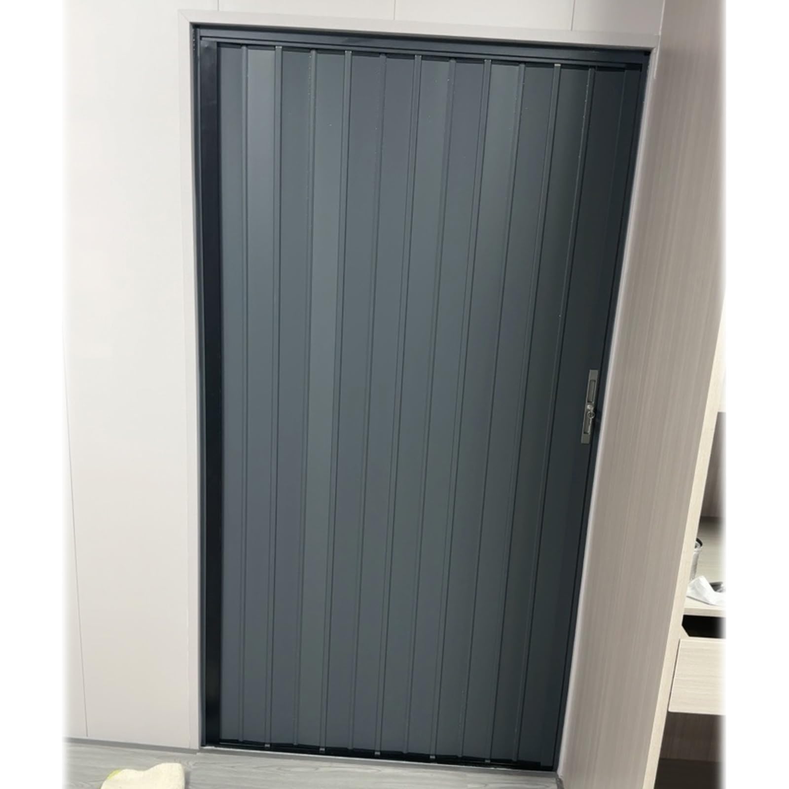 AMUFJJ concertina door Concertina Doors Internal Grey, 80x200 180x200 120x202 190x204 200x206 CM Private Bifold Door With Lock Key For Closet/Shower/Kitchen, Sliding Louvre Door(70x200cm/28x79in)
