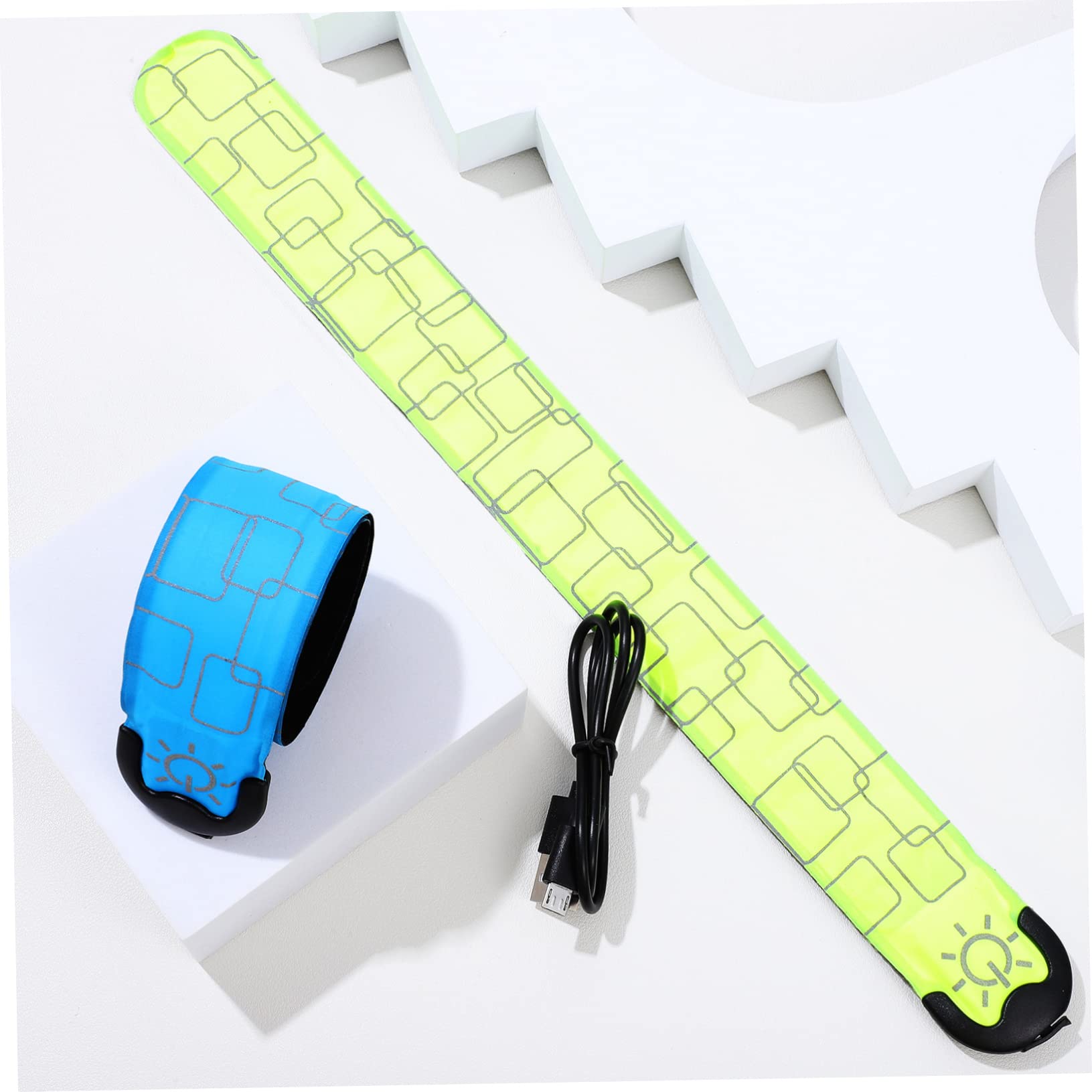 TOYANDONA 4pièces Bracelets LED Réfléchissants Rechargeables par USB Lot Modes Éclairage pour Course à Pied Et Autres Activités