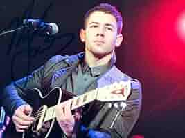 ニック・ジョナス直筆サイン入り写真…Nick Jonas…ジョナス・ブラザーズ Amazon.co.jp: ニックジョナス直筆サイン入り写真…Nick Jonas