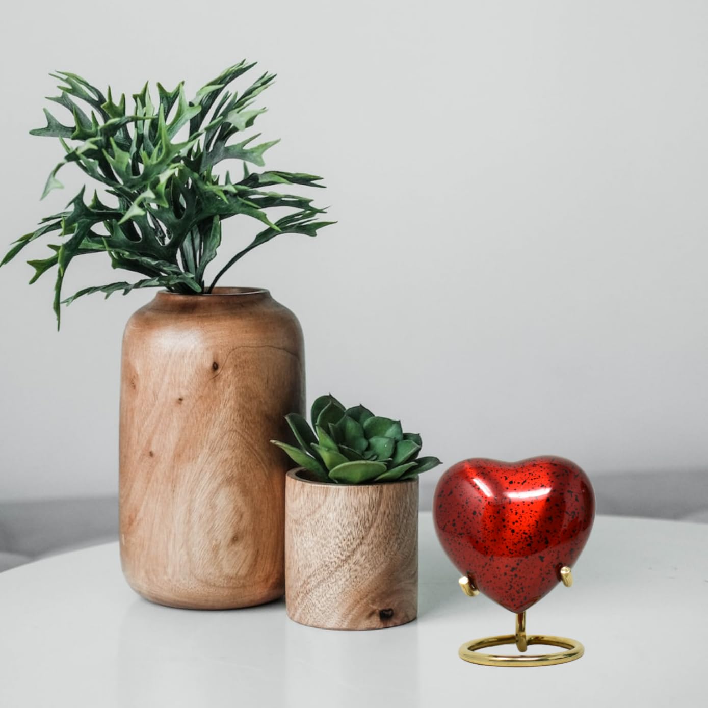 Kleine Herz-Andenken-Urne für menschliche Asche – Mini-Urnen für Mama und Papa mit Samtetui, Gedenkurne für Erwachsene, mit Messingständer, Urnen für Ihre Liebsten (rotes Herz)