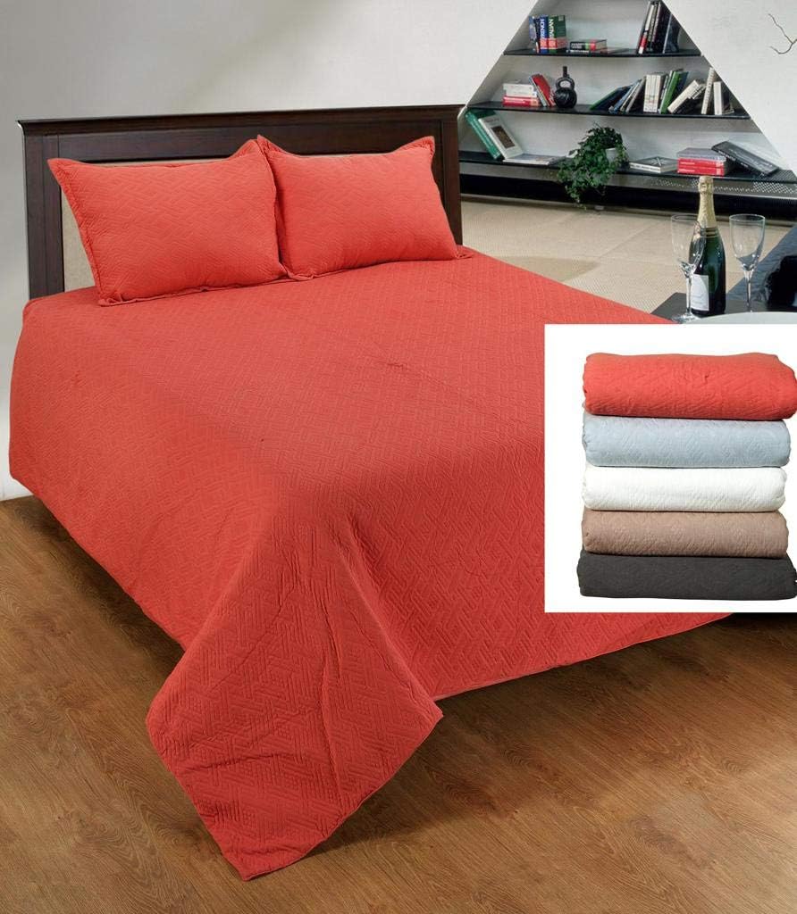 Bed Bath & Home 3 Piece Queen Size Bedspread with Pillow