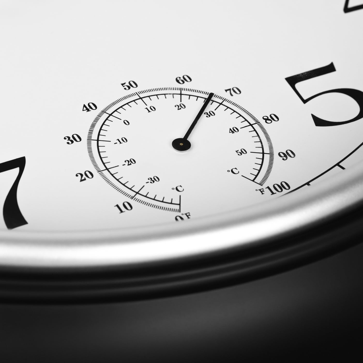JoFomp Grande horloge d'extérieur étanche avec thermomètre – 45,7 cm silencieuse, sans tic-tac, horloge murale à quartz à piles pour patio, maison, piscine, jardin, porche, terrasse (argent, 45,7 cm)