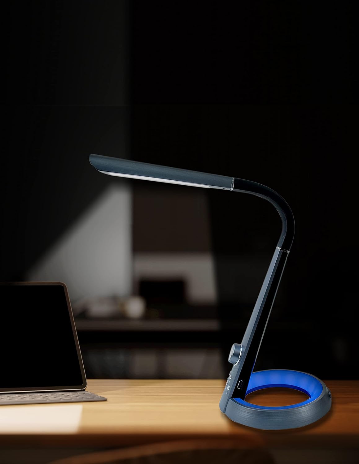 Royal Sovereign LED Desk Lamp w/USB Charging (RDL-110U)