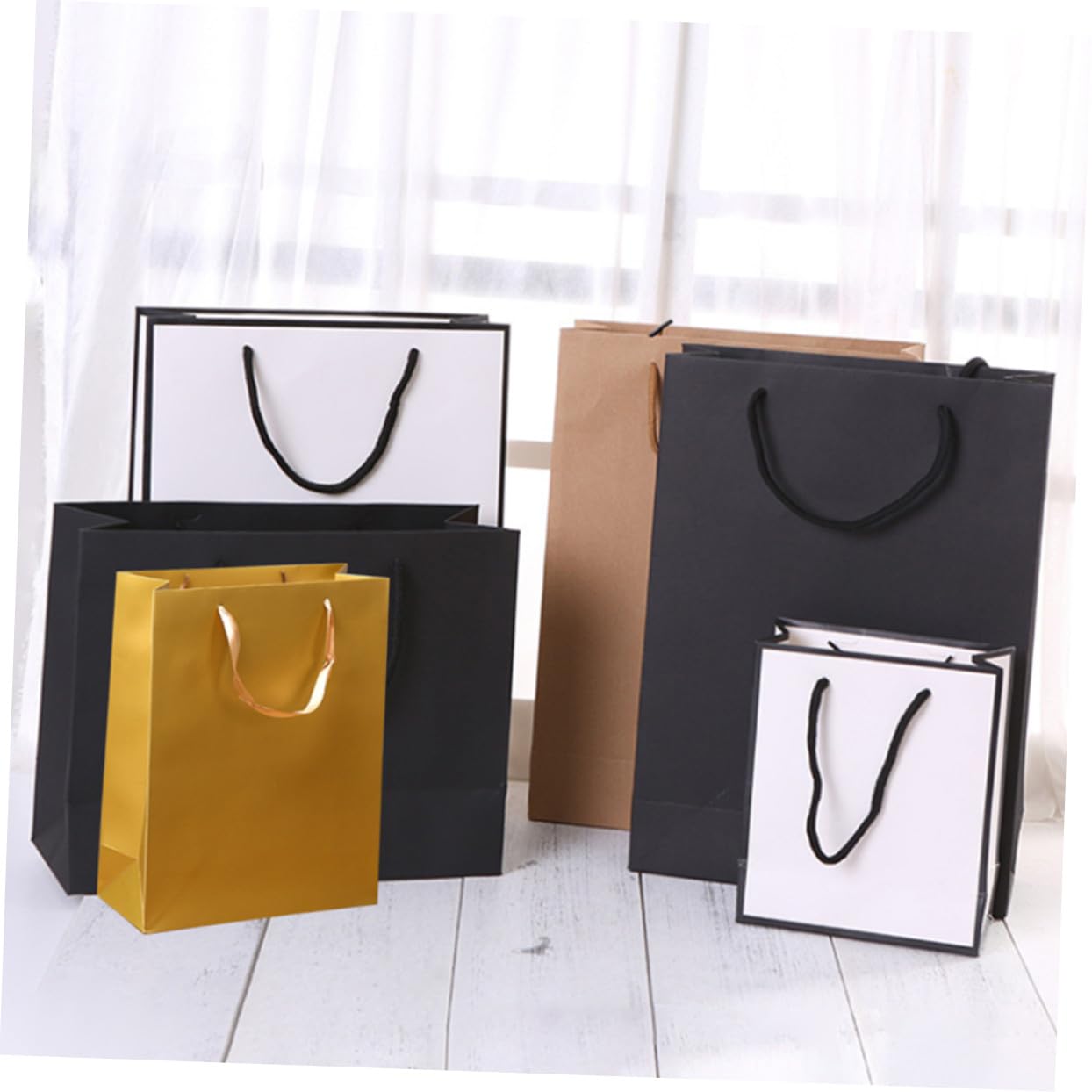DIKACA 12 pezzi Sacchetti Regalo Carta Oro con Manico Buste Natalizie e Festa per Dolci Caramelle e Abbigliamento Buste Pieghevoli Leggere e Affidabili per Regali e Party