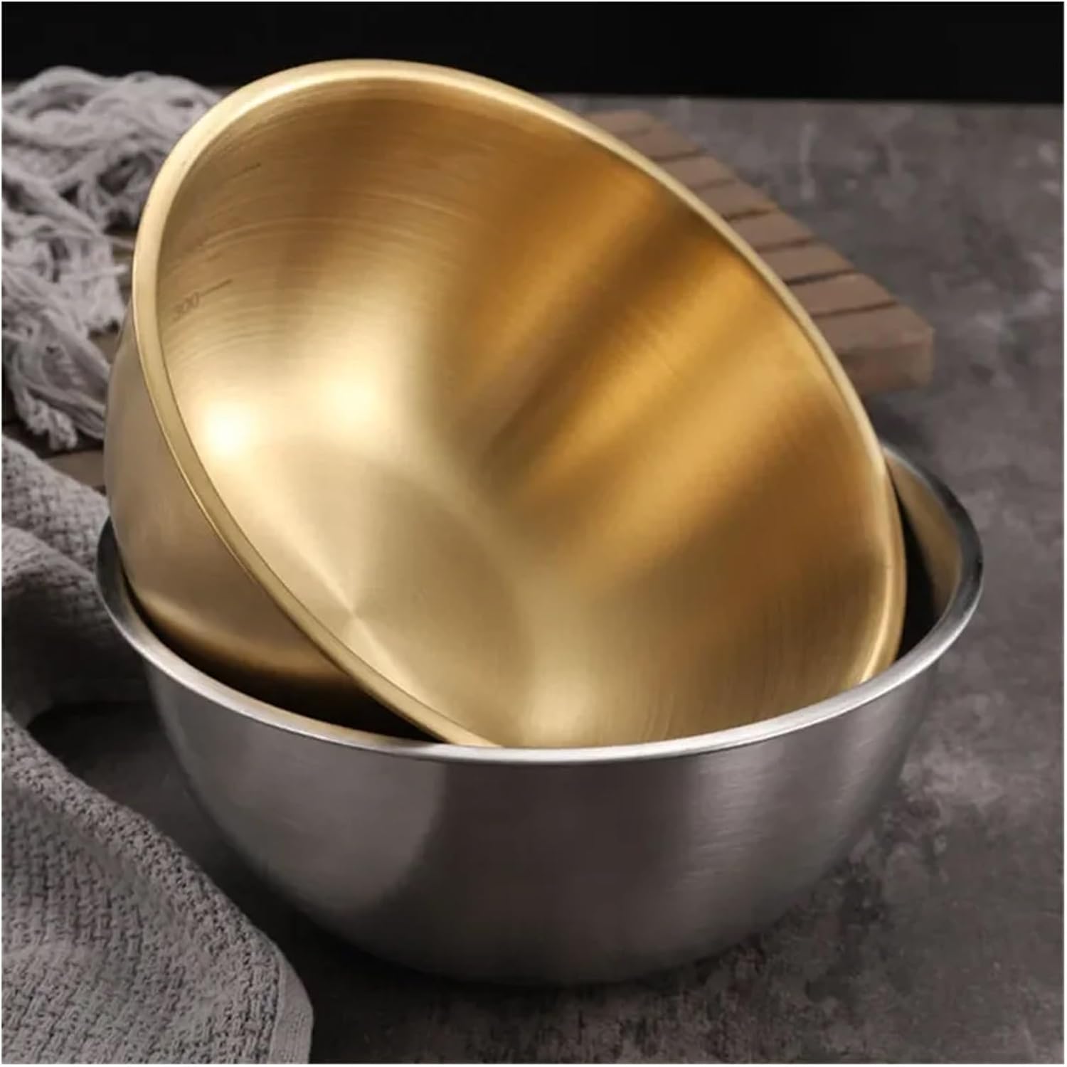 Stainless Steel Fruit Salad Bowls with Scale Large Capacity Soup Noodles Ramen Bowl Food Containers 17/19/25CM for Serving(17cm Silver)