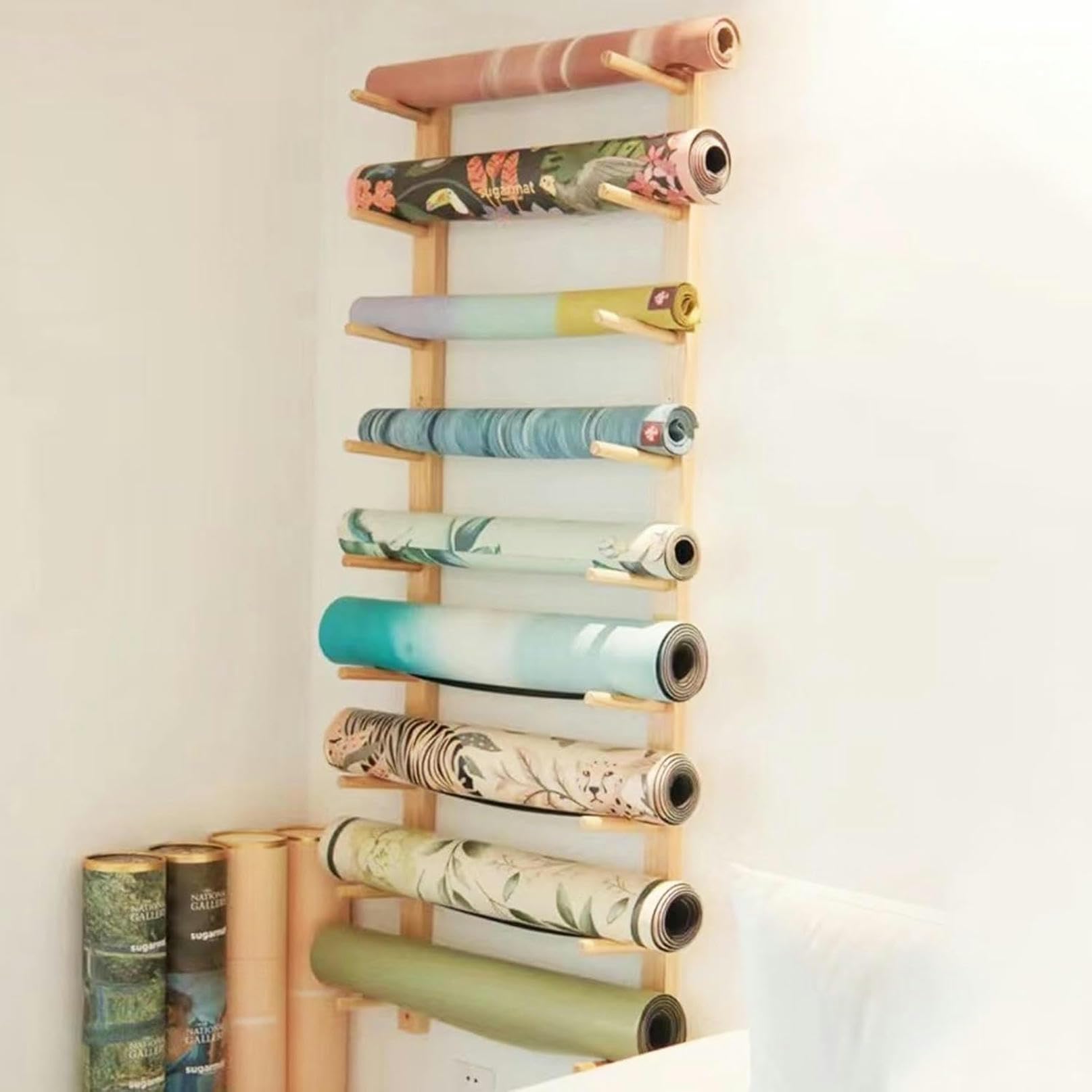 Support mural tapis de yoga en bois à 9 niveaux pour un studio Pilates zen à la maison