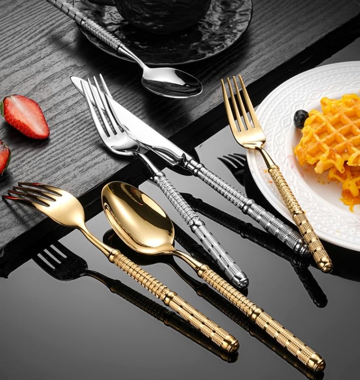 Este Juego de Cubiertos Dorados para 8 Personas, de Acero Inoxidable 18/10 de Primera Calidad, Cuenta con Mangos martillados y Acabado Pulido Espejo. Ideal para reuniones Familiares y Uso di