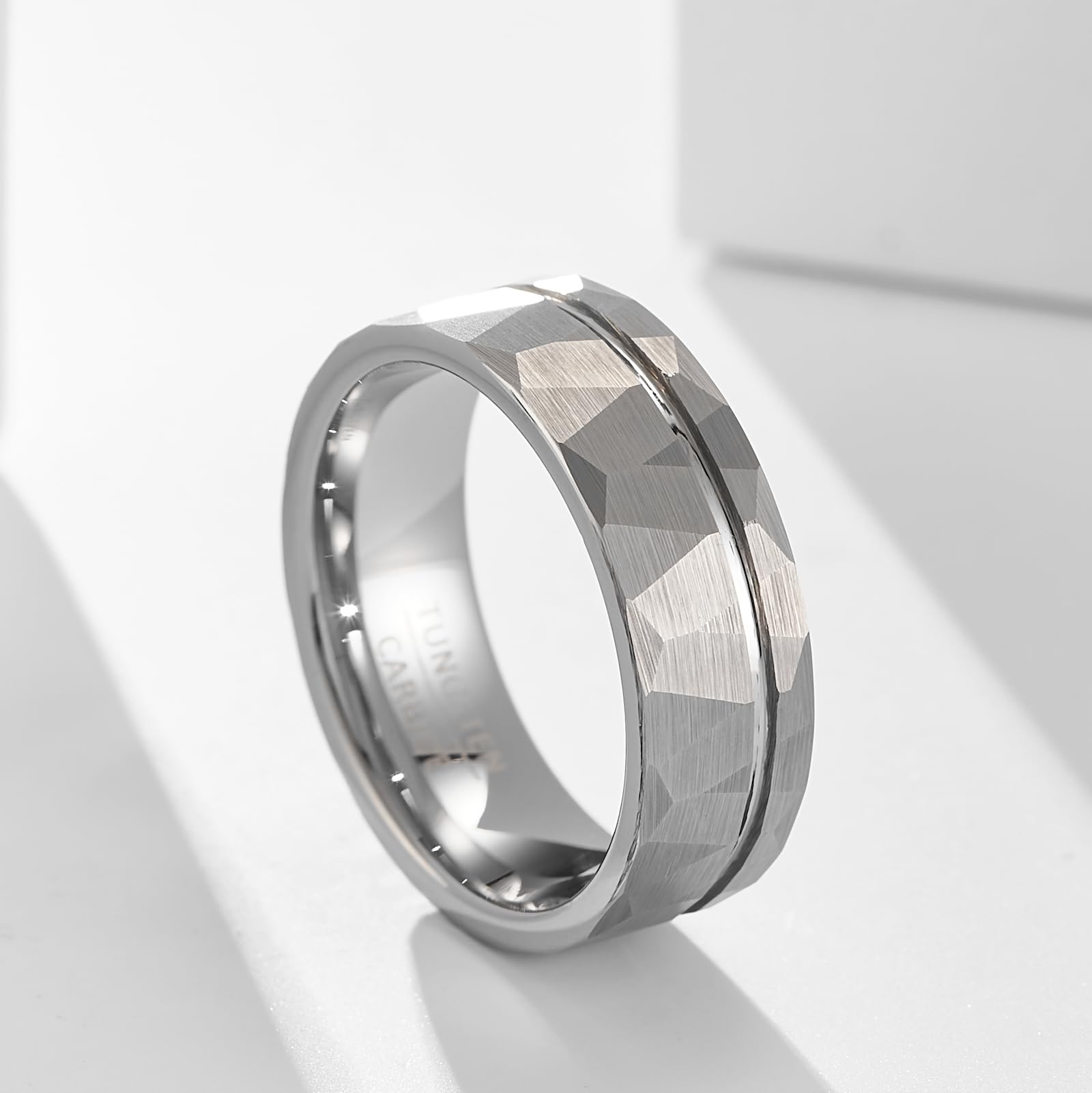 Fascia Borderline Sfaccettata - Anello Tungsteno Grigio Texture 8mm con Linea Accento Lucidata per Uomo e Donna (Misura USA)