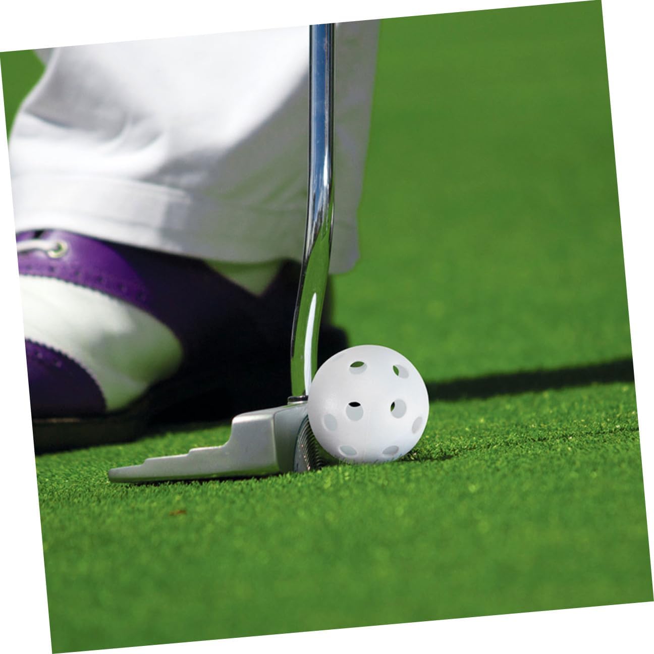 SUPVOX 100pcs Plastic Practice Golf Balls 26-Hole Training Balls for Indoor Outdoor Swing Golf Equipment