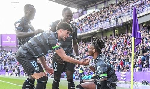 Golpe en la mesa del Castell&oacute;n en Zorrilla con una exhibici&oacute;n de poder&iacute;o y goles