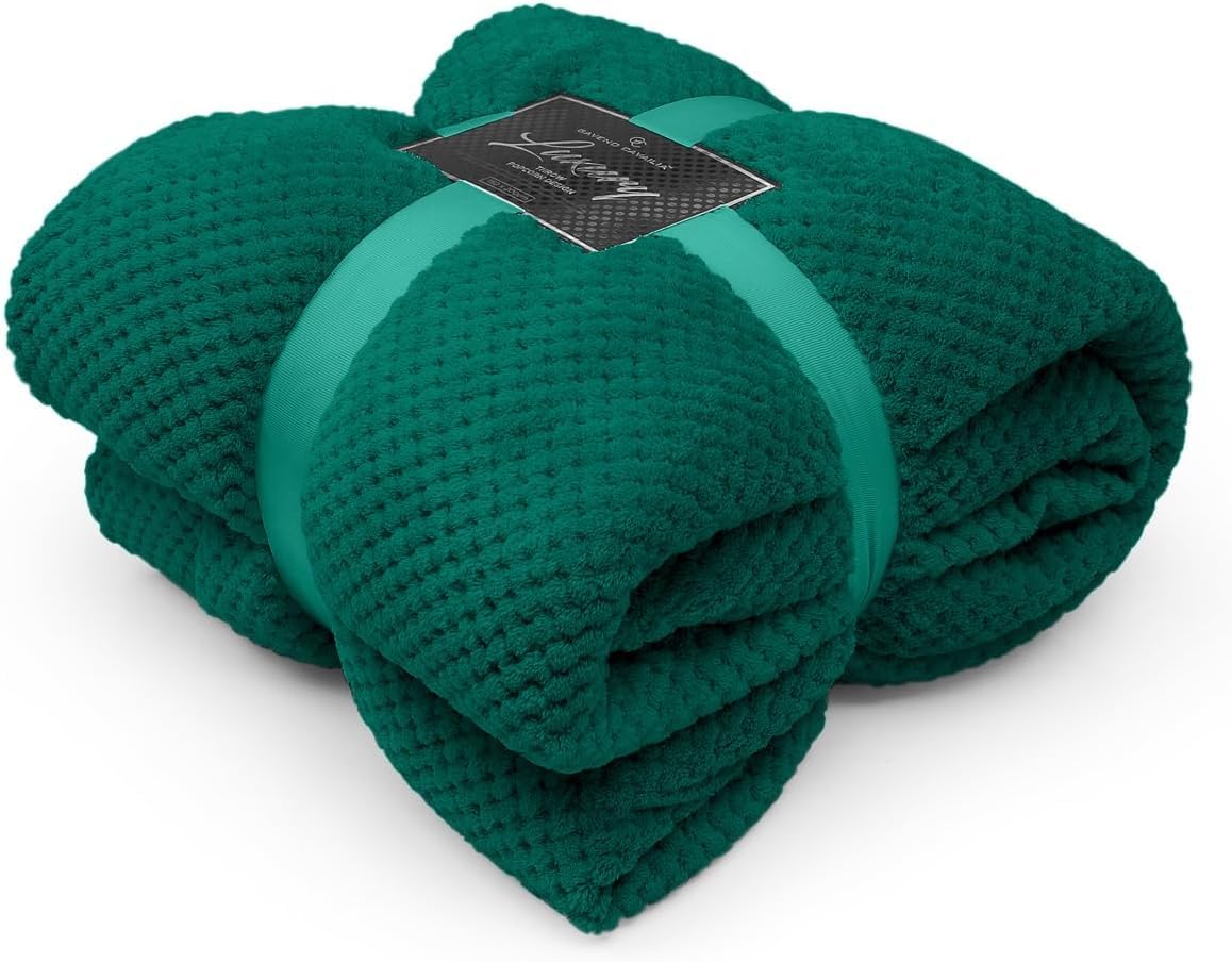 FAIRWAYUK Waffle Honeycomb Throw Fleece Blankets, 100% Polyester Warm Faux Fur Throws Over Sofa Bed Settee Soft Blanket, Extra Large (Green, King Size 200x240cm) — image 1