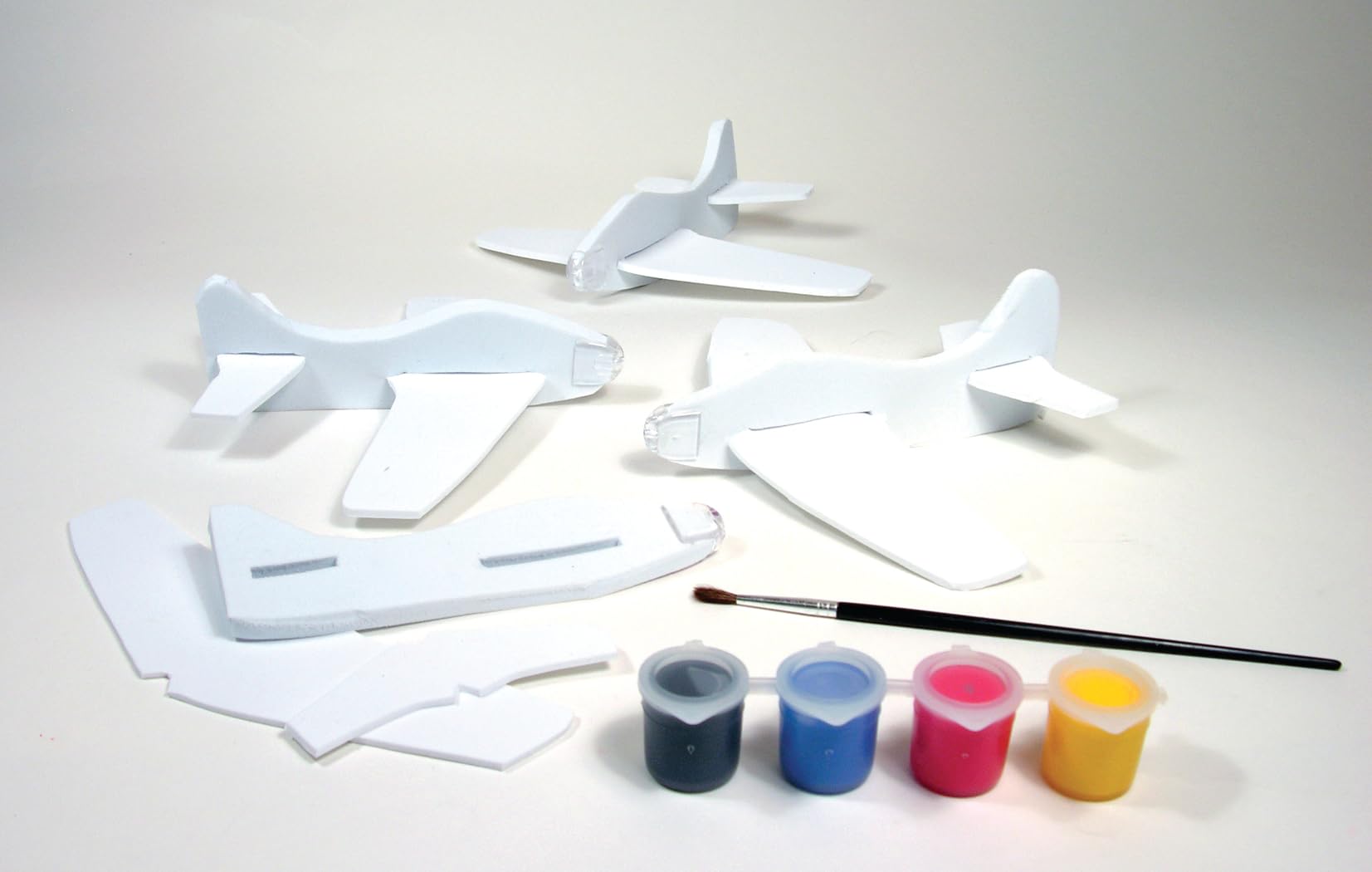 Four Foam Fliers Mini Kit de manualidades – Pintura 4 aviones planeadores de espuma, pequeños regalos para niños, rojo 2