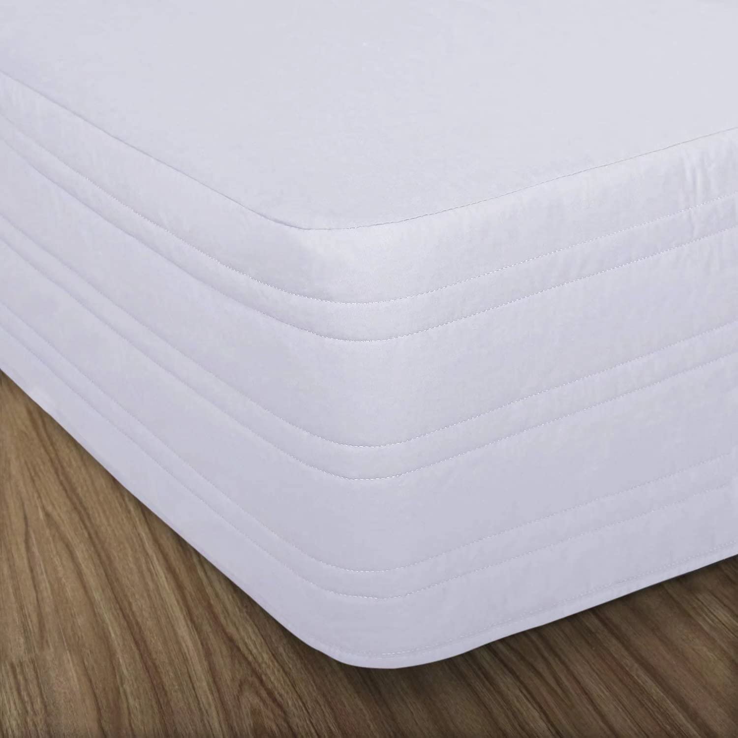 Ramesses Gesteppter Bettrock aus Polyester-Mischgewebe, durchhängender Sinn, knitterfrei, lichtbeständig, Staubrüsche mit klassischer Länge von 35,6 cm, für Schlafzimmer (Weiß, Queen-Size)