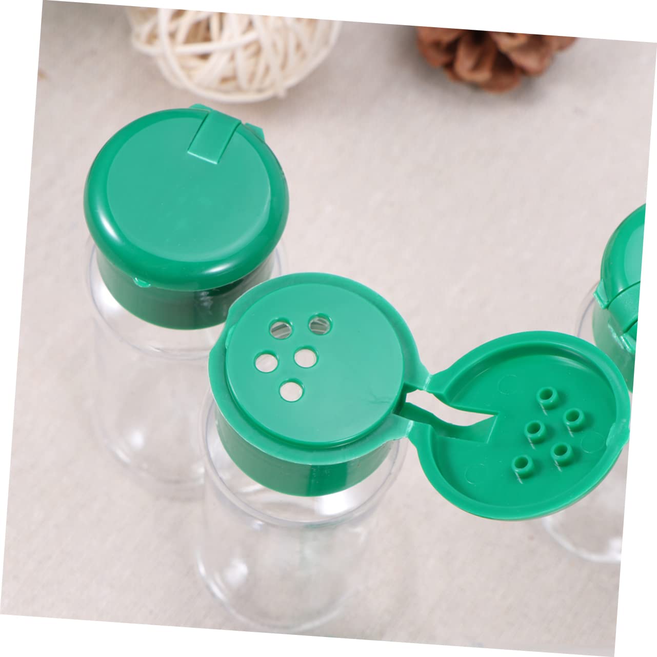 MOLUCKFU 25pcs Plastic Salt Bottle Spice Dispenser Pepper Shakers for Home Kitchen Bbq Grill Easy to Cle