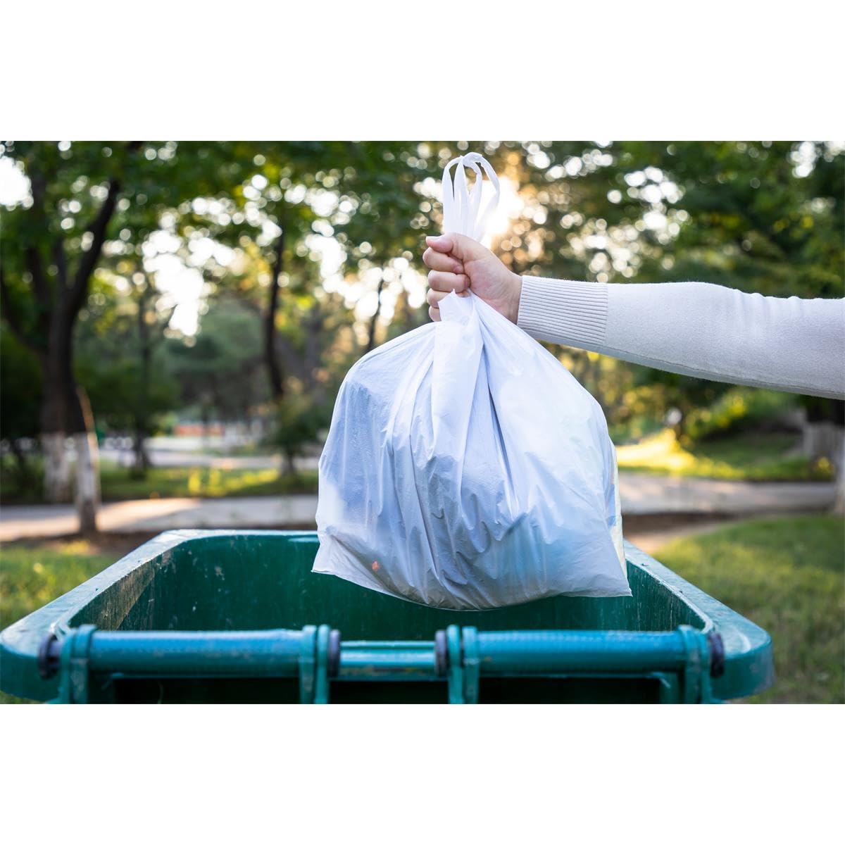 Lot de 300 sacs poubelle avec poignée de transport 25 litres - 30 sacs par rouleau - Résistants à la déchirure et aux liquides - Produit et emballage recyclables, Lot de 10