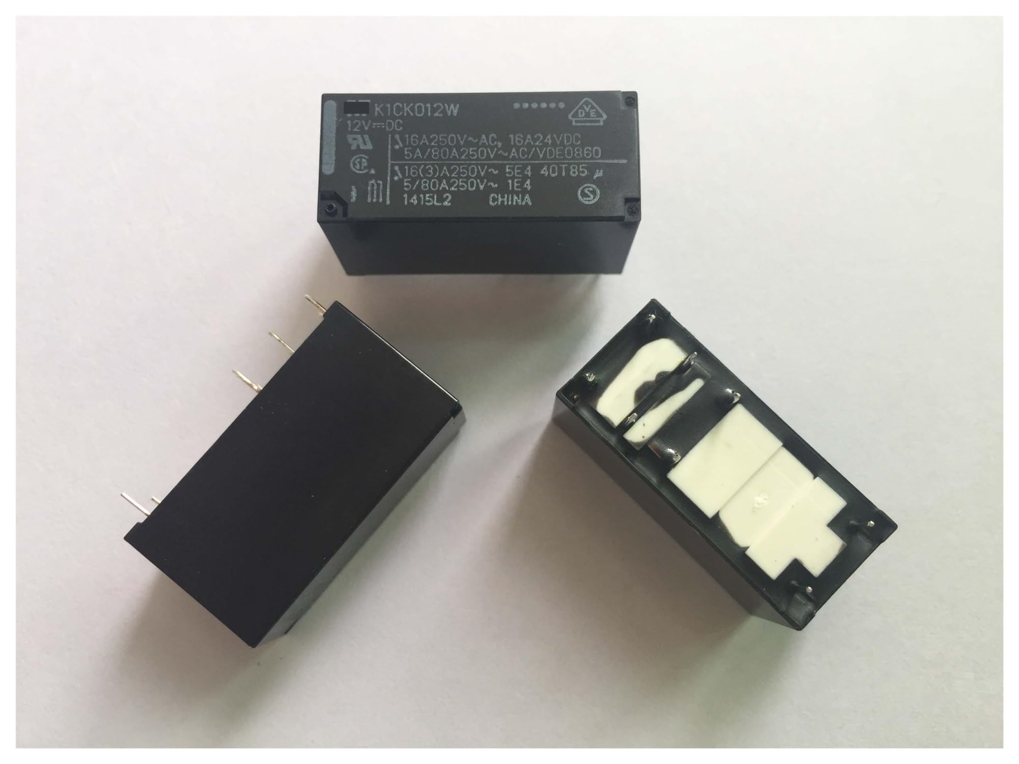 Relé FTR-K1CK012W con alta capacidad de 16A y aislamiento eficiente de 8 pines a 12VDC 2